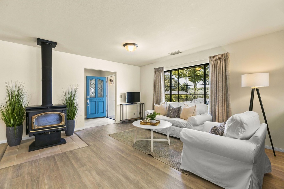 1-web-or-mls-UpmarketMedia_384WOakView (
