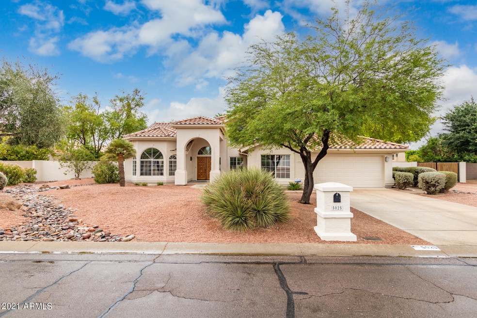 5025 W Desert Hollow Dr, Phoenix, AZ 85083 - photo 1