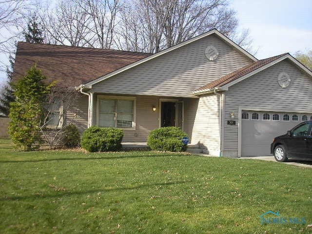 746 Oakwood Ave, Sheffield Lake, OH 44054 - photo 1