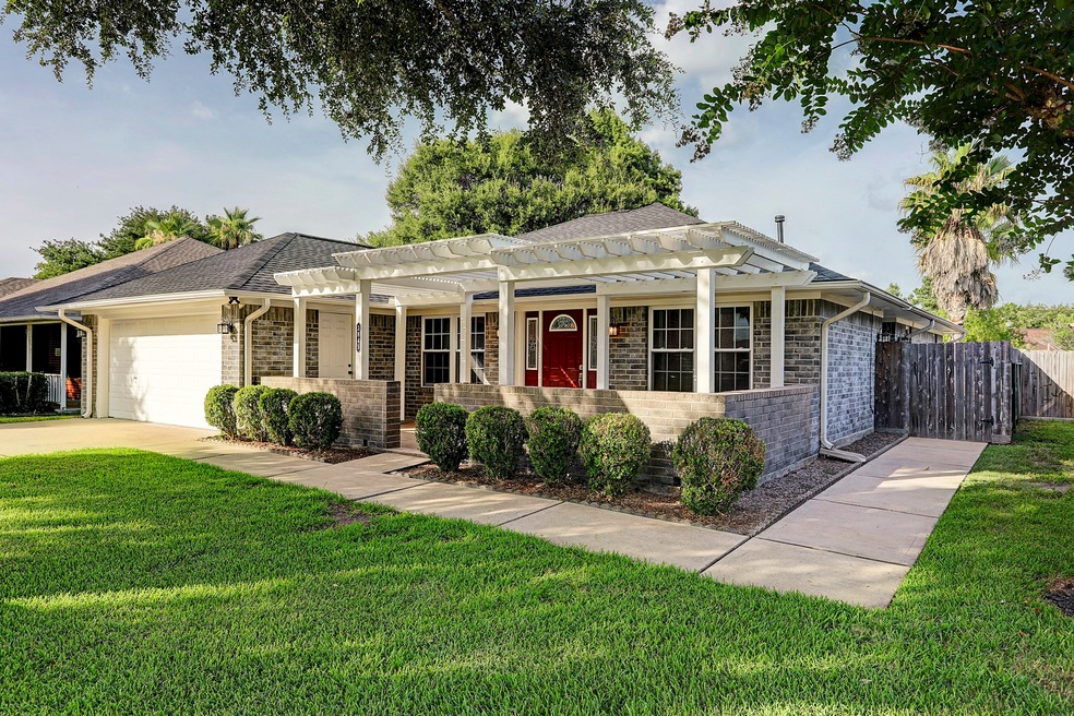 3845 Clover Dr, Alvin, TX 77511 - photo 1