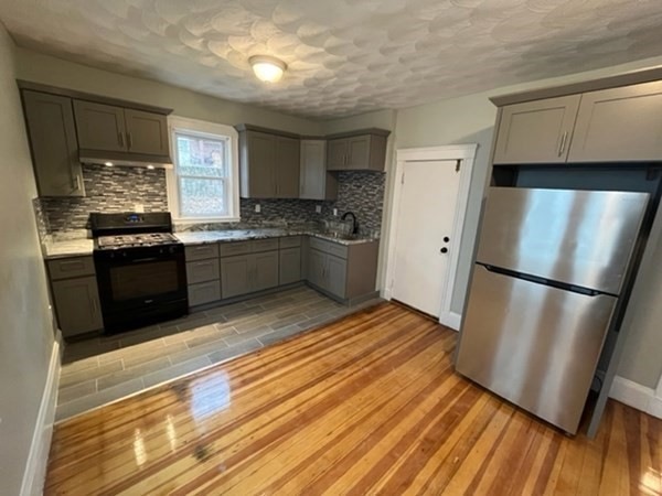 590 Walk Hill St unit 2, Mattapan, MA 02126 - photo 1