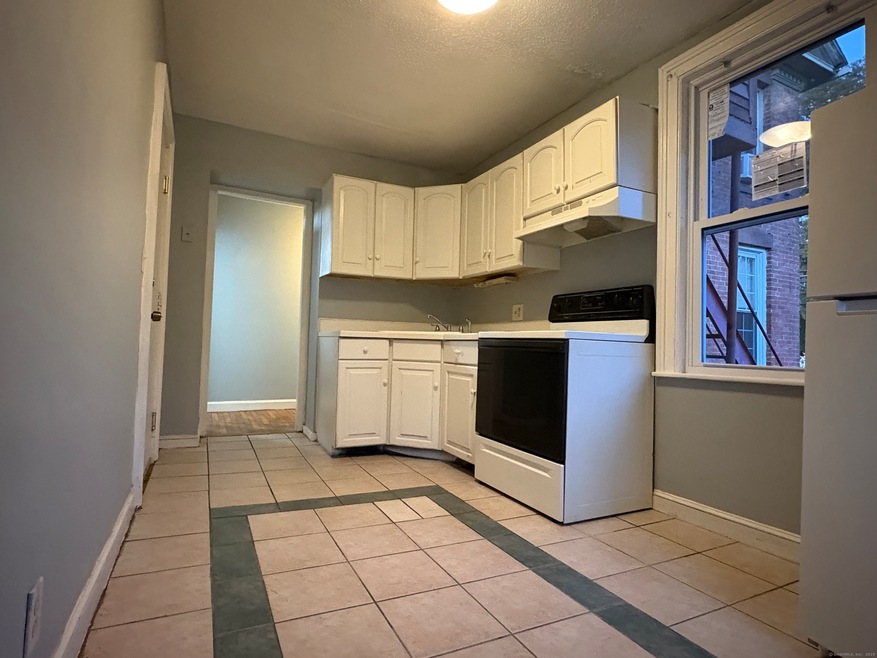 449 Newfield St unit 4, Middletown, CT 06457 - photo 1