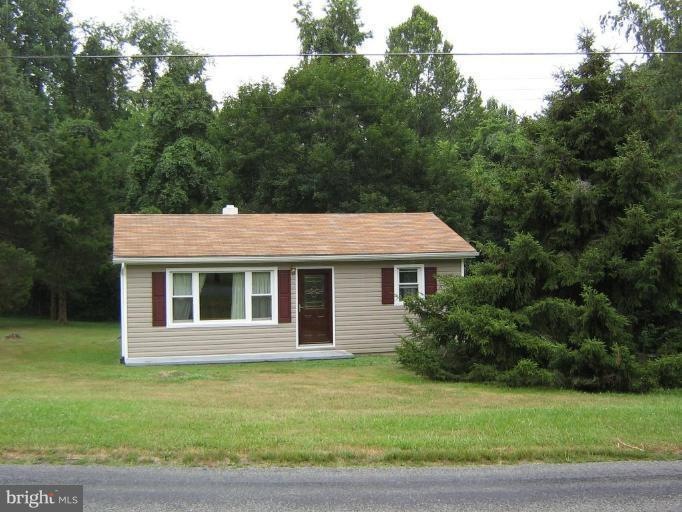 573 S Lakeshore Dr, Louisa, VA 23093 - photo 1