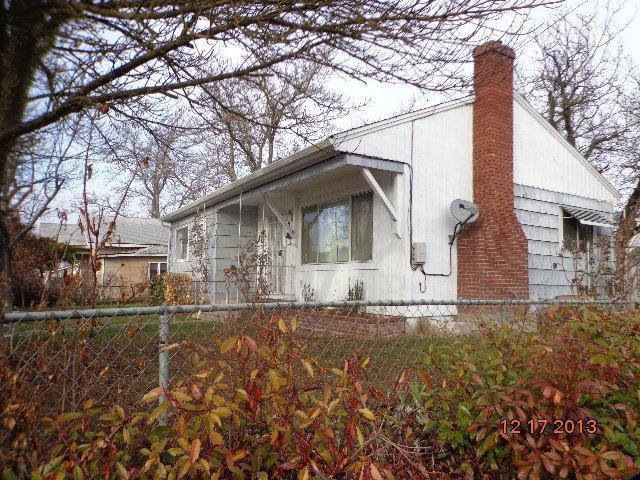 348 N 7th St, Central Point, OR 97502 - photo 1