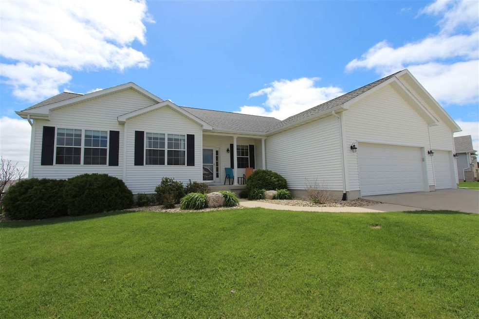 1408 Quail Ridge Rd, Cedar Falls, IA 50613 - photo 1