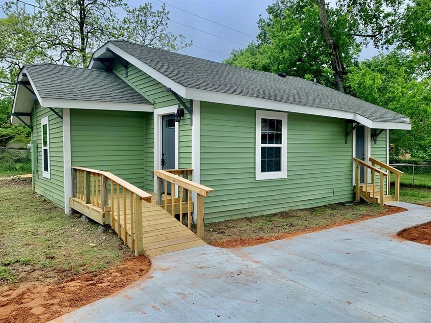 1009 S Rusk Ave, Denison, TX 75020 - photo 1