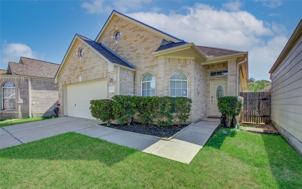 15910 Cottage Ivy Cir, Tomball, TX 77377 - photo 1