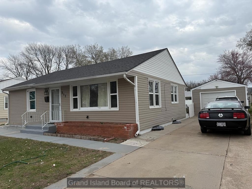 217 W 19th St, Grand Island, NE 68801 - photo 1