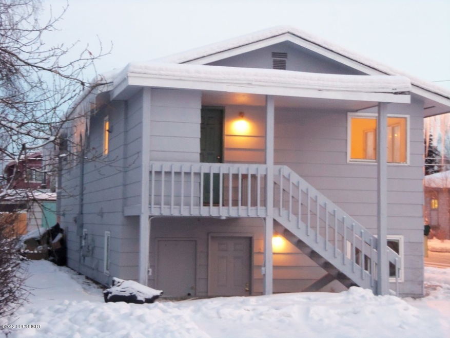 843 E 12th 002