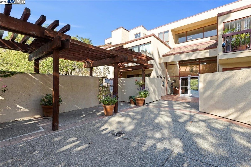 25912 Hayward Blvd unit 204, Hayward, CA 94542 - photo 1