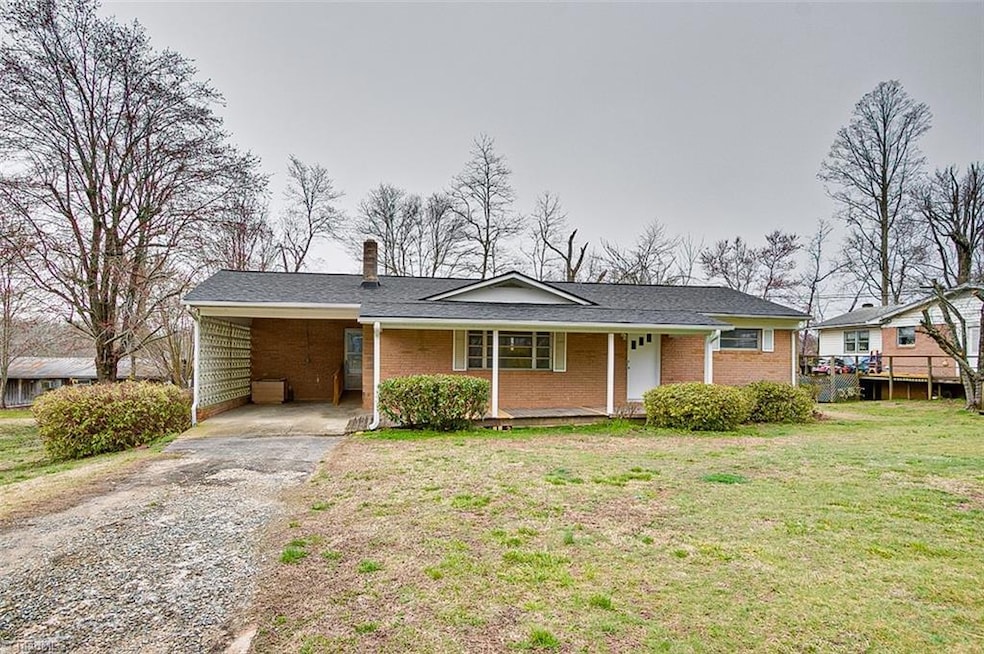 1165 Oakwood Acres Rd, Asheboro, NC 27205 - photo 1