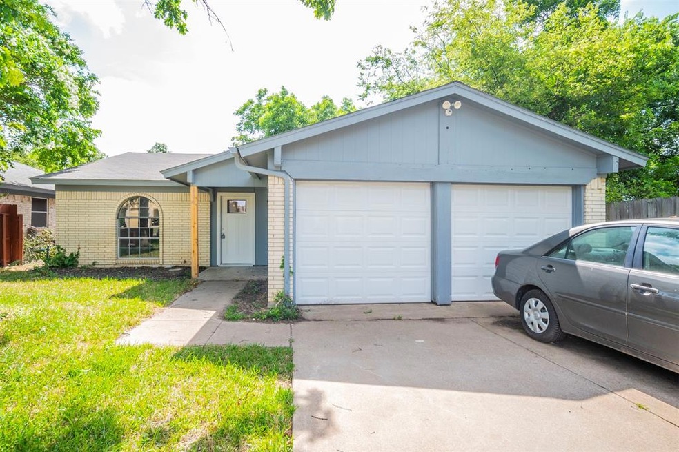 604 Hallvale Dr, Fort Worth, TX 76108 - photo 1