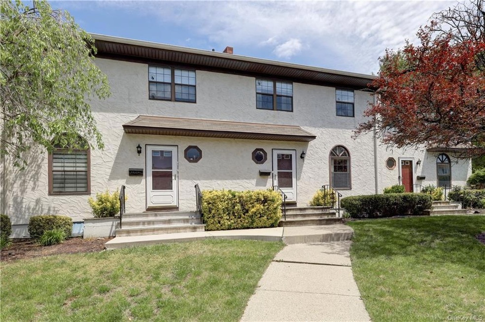 90 Somerset Dr, Suffern, NY 10901 - photo 1