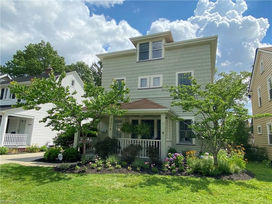 Welcome to 2075 Baxterly Avenue in Lakewood!