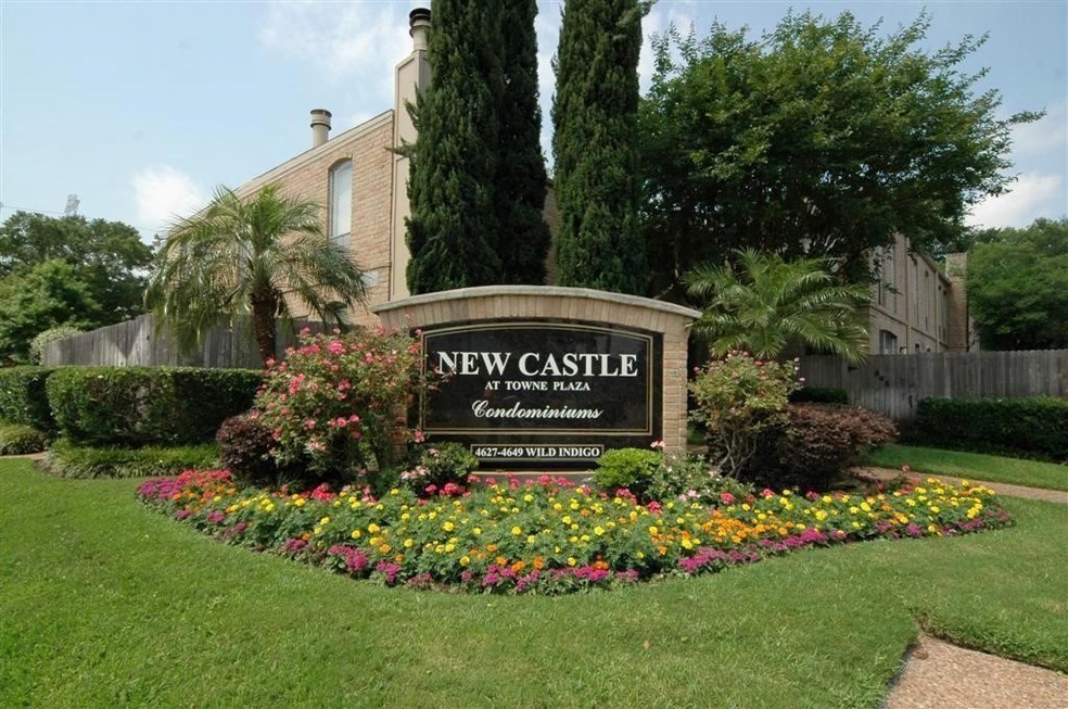 New Castle Towne Plaza sits at superb location, be