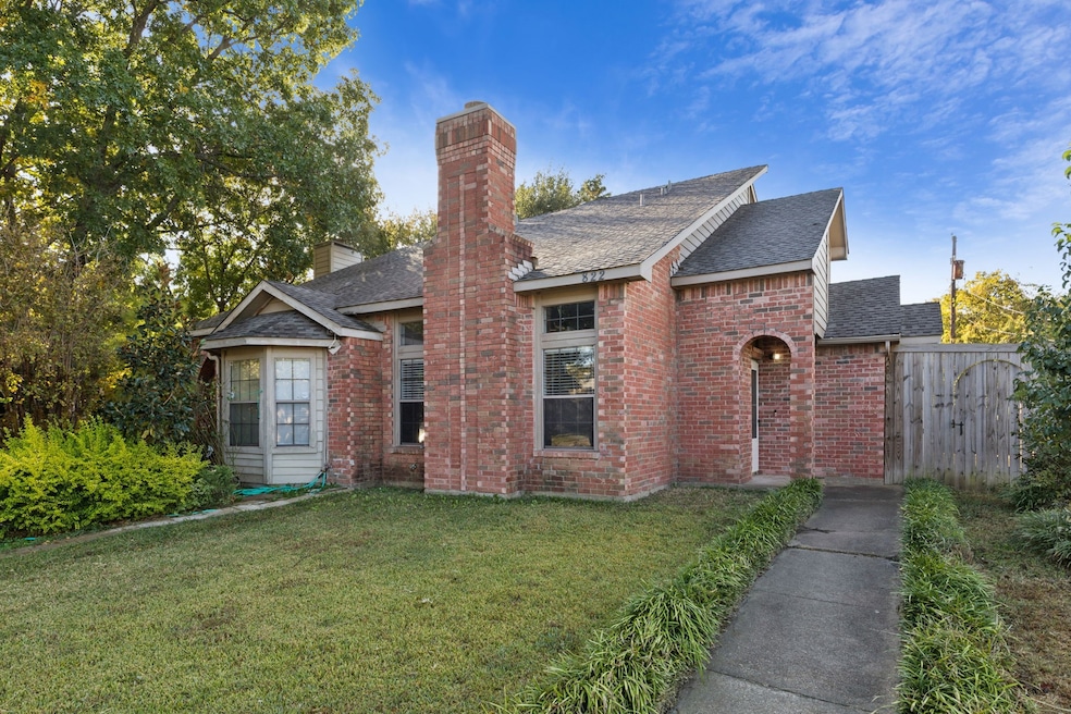 822 Binbrook Dr, Mesquite, TX 75149 - photo 1