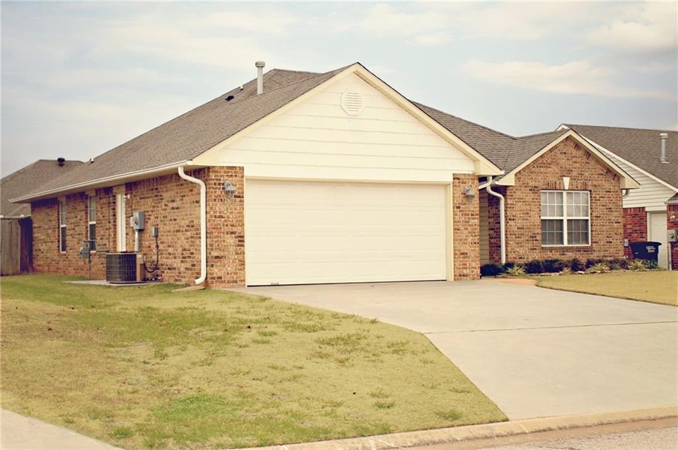 1921 Ridge Crest Dr, Shawnee, OK 74804 - photo 1