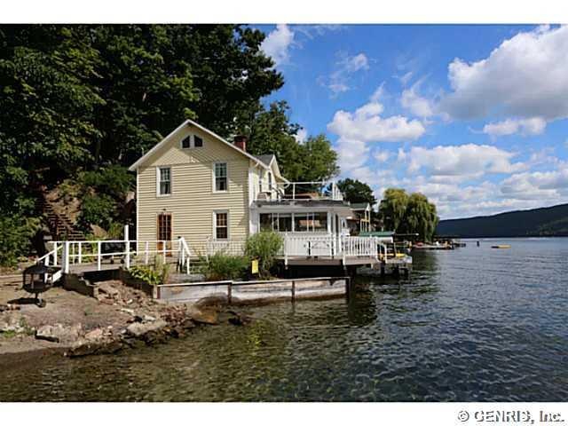 Exterior Front. Live the lake life...perfect blend