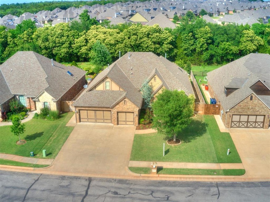 19700 Crest Ridge Dr, Edmond, OK 73012 - photo 1