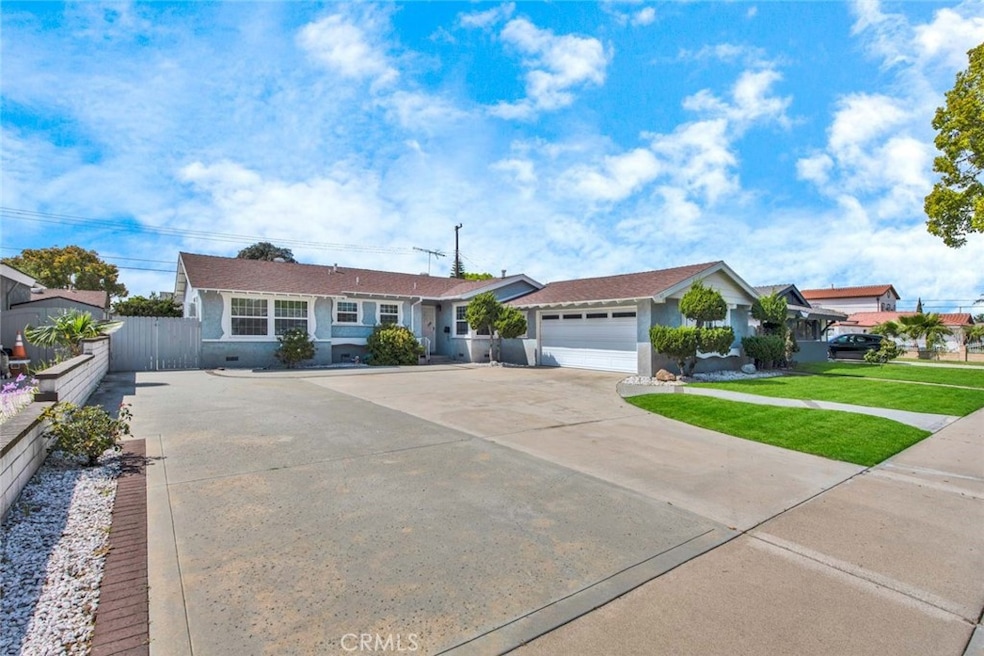 Large driveway can fit 6 to 7 cars