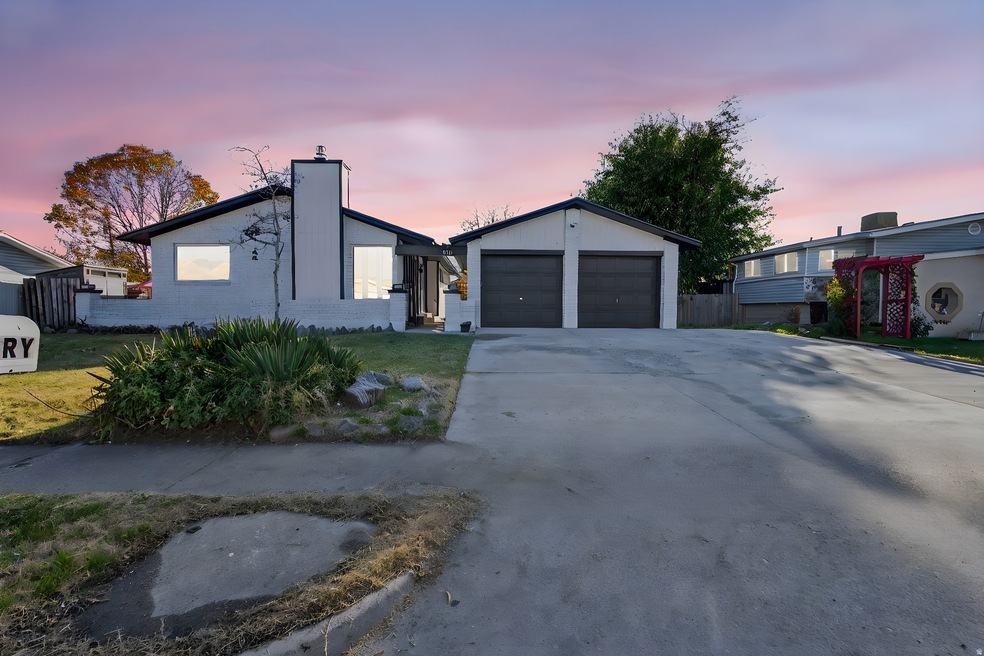 Under Contract $444,900