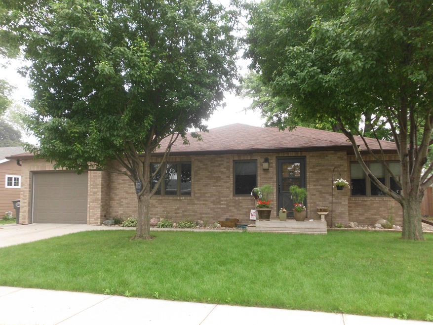 1409 Bridle Dr, Mitchell, SD 57301 - photo 1