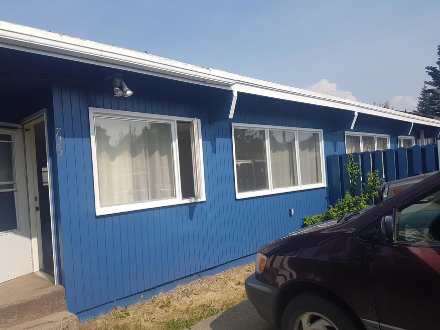 2 Front Exterior Unit 735