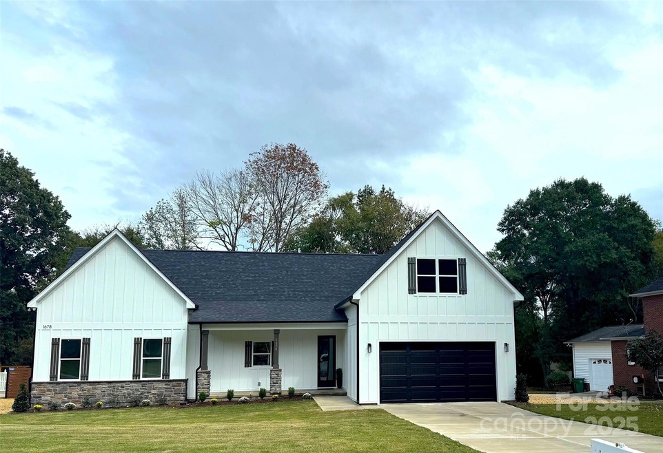 1678 Sharon Ln unit 12, Lancaster, SC 29720 - photo 1