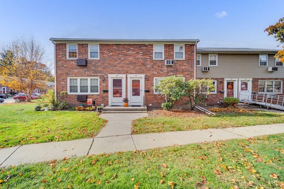 540 Granby Rd unit 107, South Hadley, MA 01075 - photo 1