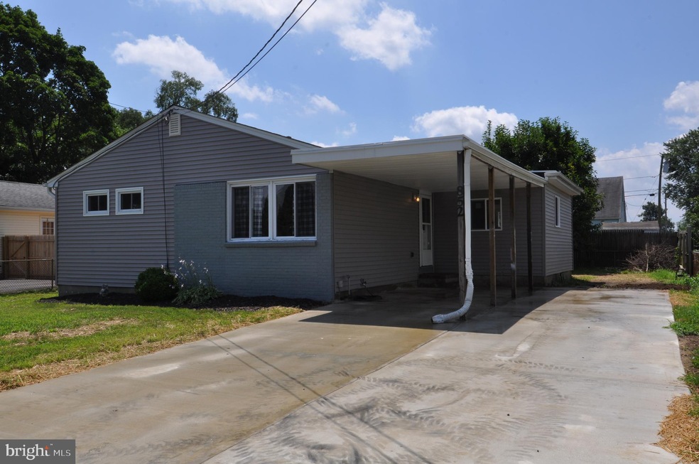 852 Woodlane Rd, Mount Holly, NJ 08060 - photo 1