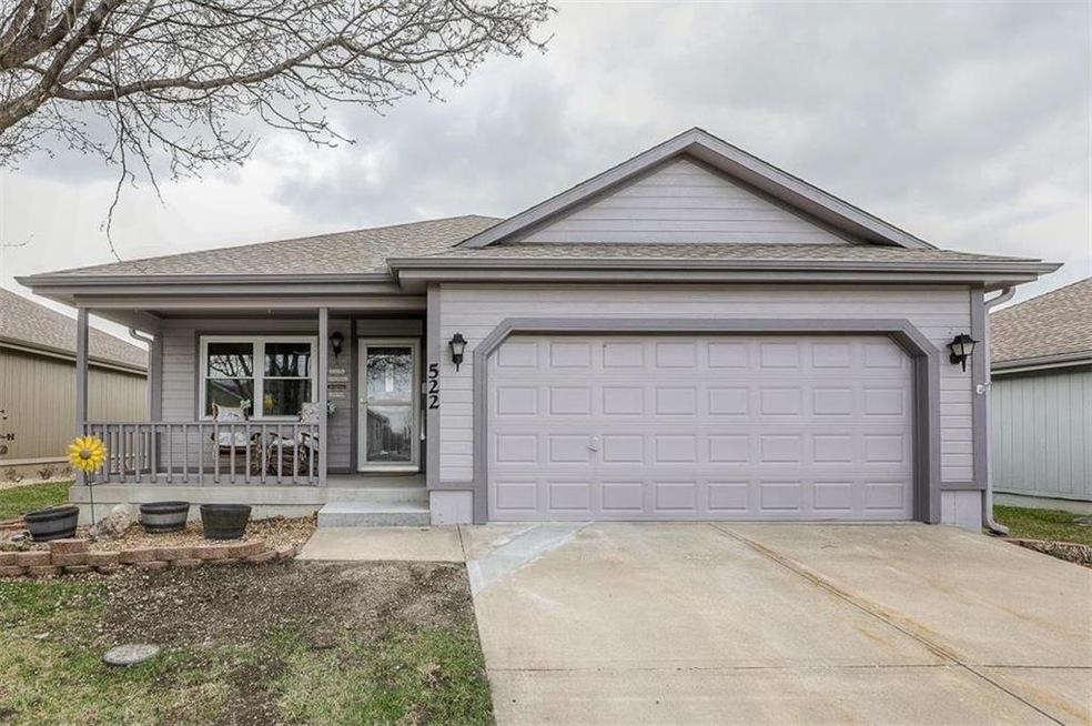 522 S Saturn Dr, Raymore, MO 64083 - photo 1