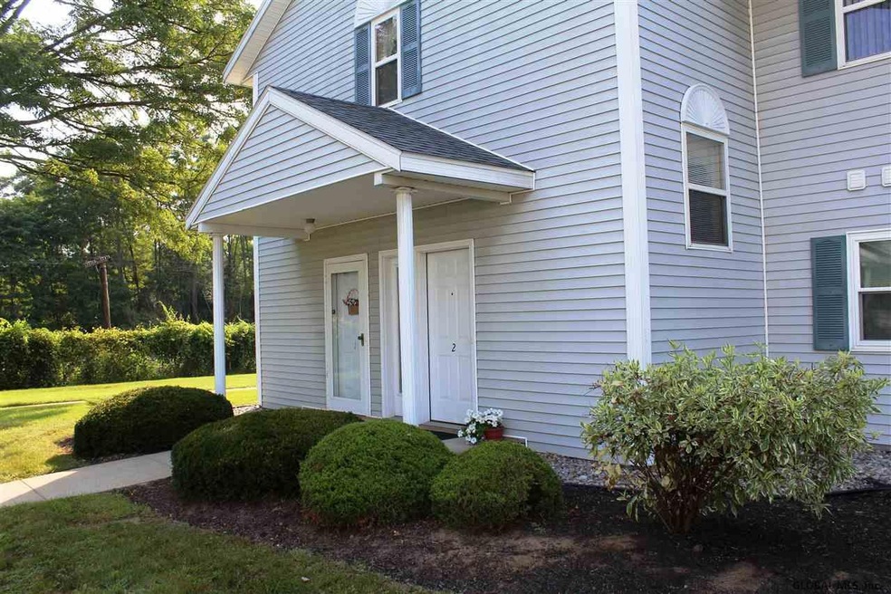 902 Cambridge Manor Dr unit Upper Unit, Schenectady, NY 12302 - photo 1