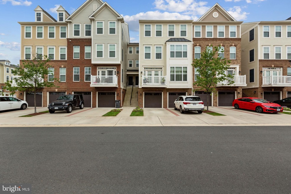 25217 Briargate Terrace, Chantilly, VA 20152 - photo 1