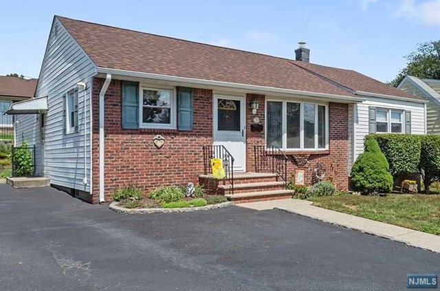 43 18th Ave, Elmwood Park, NJ 07407 - photo 1