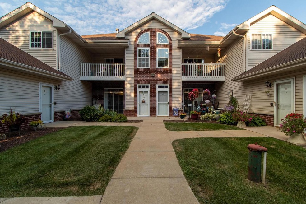 N43W32953 Ramus Rd Apt 3F-10