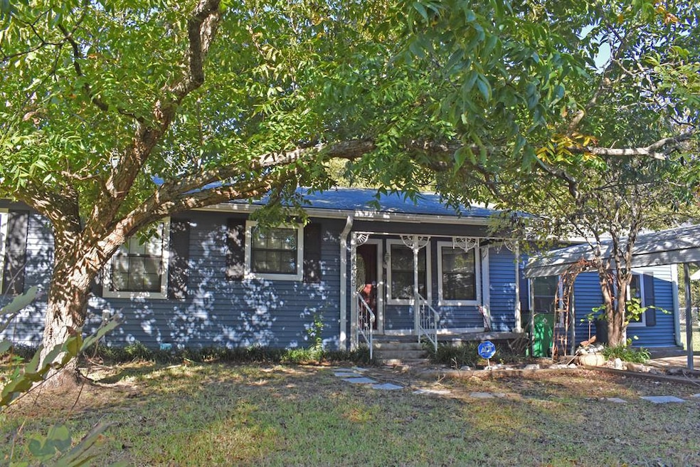 209 Ludolph St, Palestine, TX 75803 - photo 1