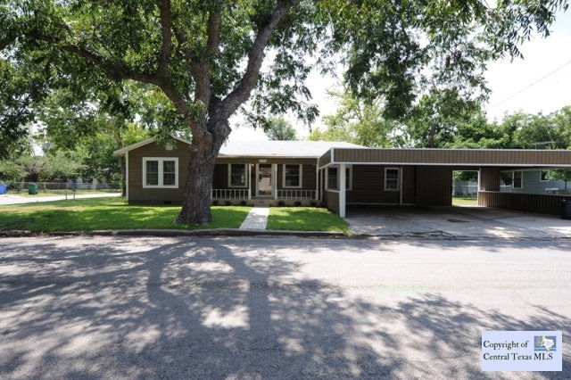 1112 N San Marcos St, Seguin, TX 78155 - photo 1