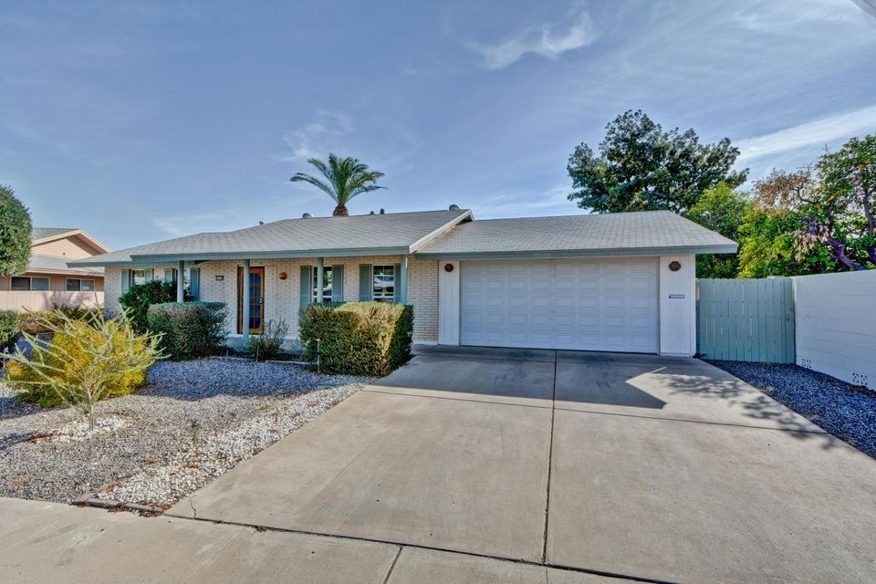 10337 W Caron Dr, Sun City, AZ 85351 - photo 1