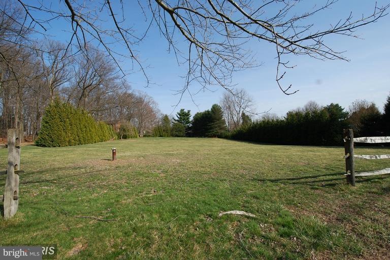 27905 Barnes Rd, Damascus, MD 20872 - photo 1