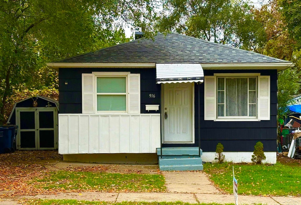 916 Mann Ave, Flint, MI 48503 - photo 1