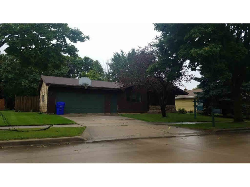 1641 W Homestead Dr, Appleton, WI 54914 - photo 1