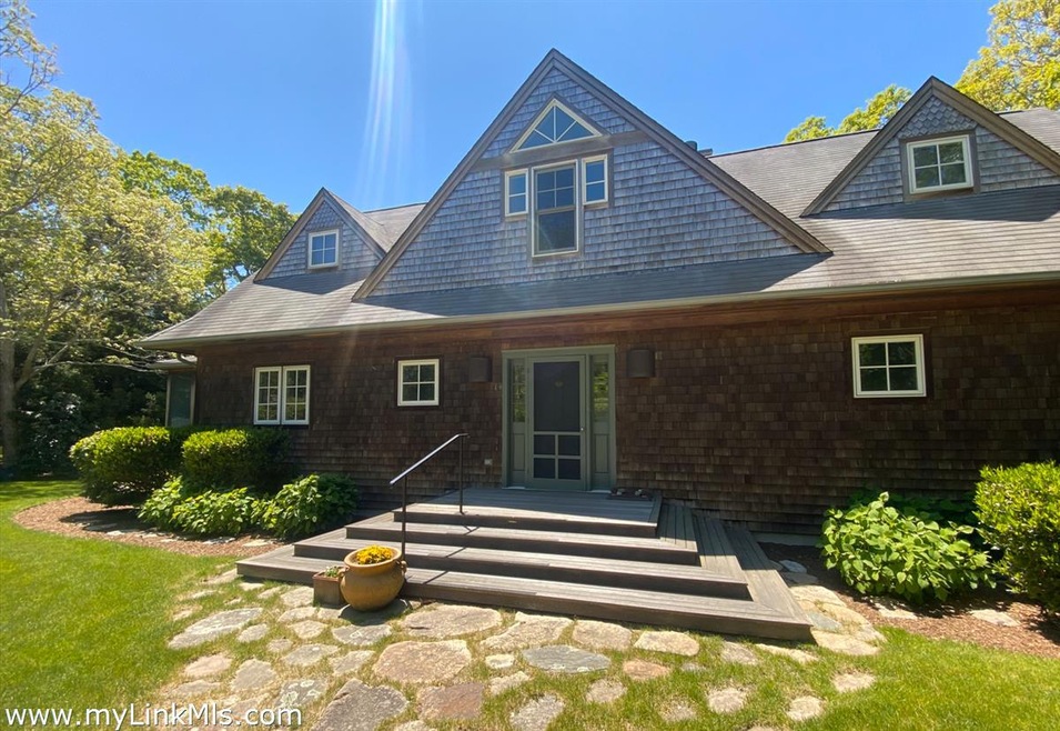 96 Algonquin Ave, Vineyard Haven, MA 02568 - photo 1
