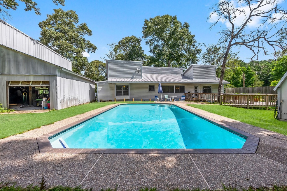 *Grass has been digitally enhanced*