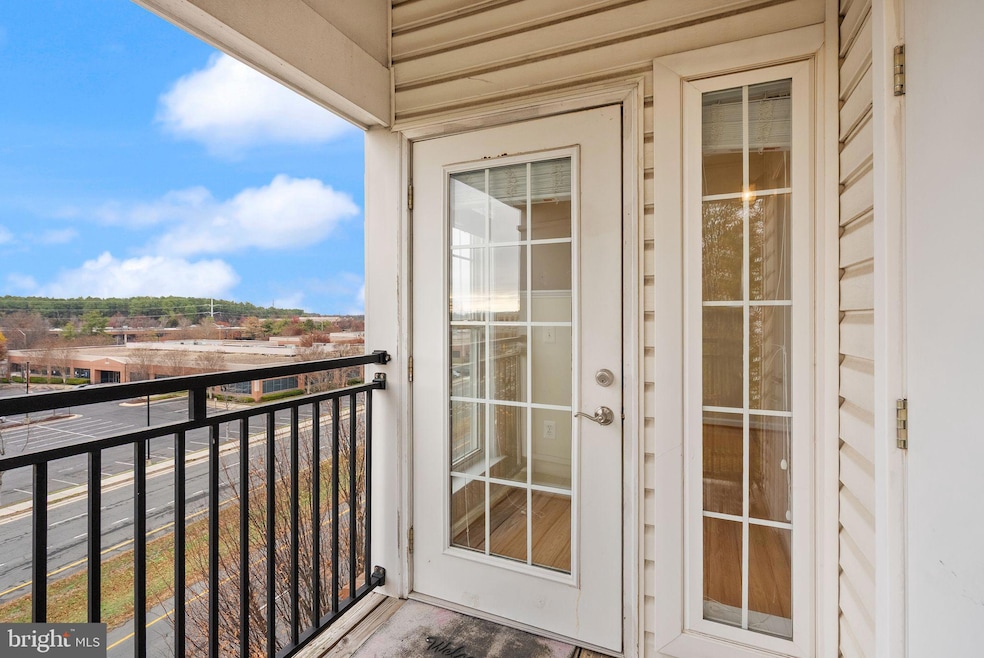 3840 Lightfoot St unit 449, Chantilly, VA 20151 - photo 1