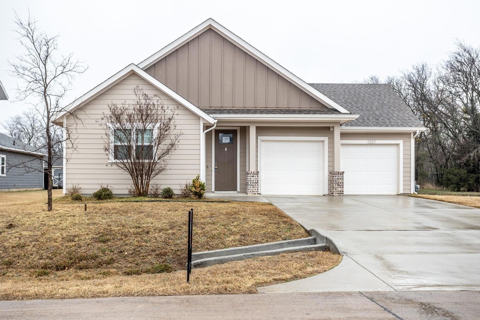 1337 Greenfield Dr, Gainesville, TX 76240 - photo 1