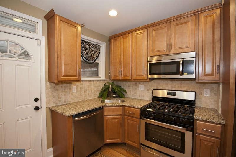 3707 Woodridge Rd, Baltimore, MD 21229 - photo 1