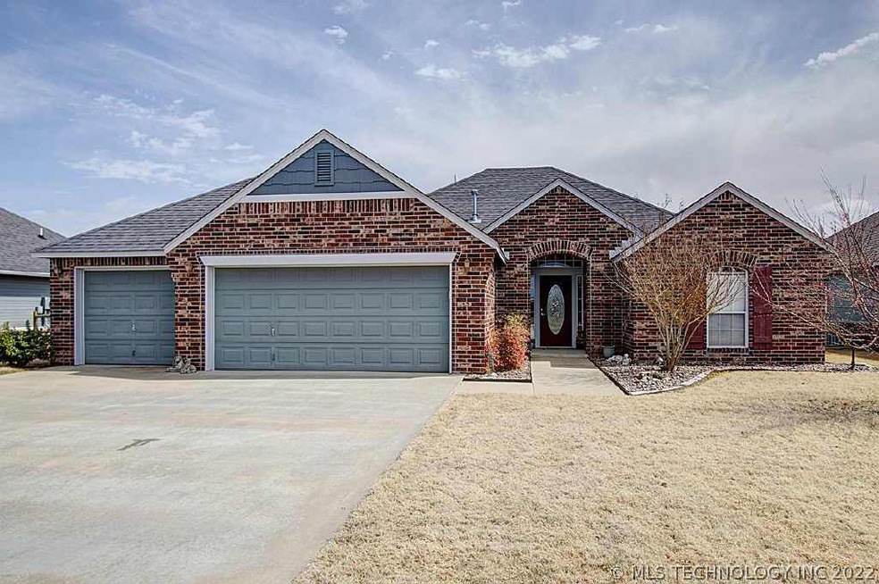 2115 S Javine Ave, Skiatook, OK 74070 - photo 1