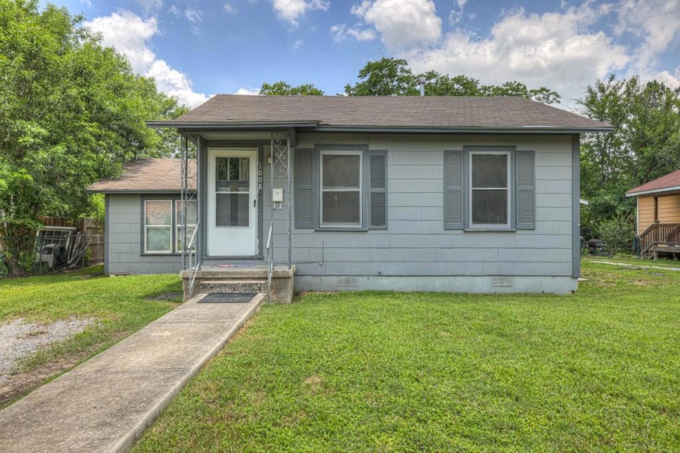 1008 E Weinert St, Seguin, TX 78155 - photo 1