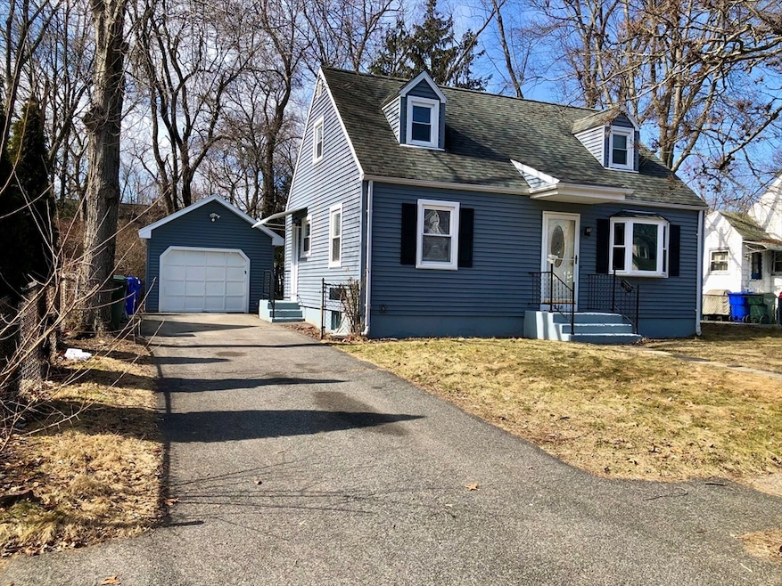 278 Pheland St, Springfield, MA 01109 - photo 1