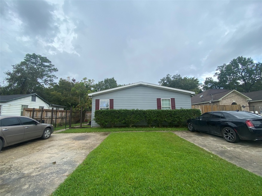 8901 Spaulding St, Houston, TX 77016 - photo 1